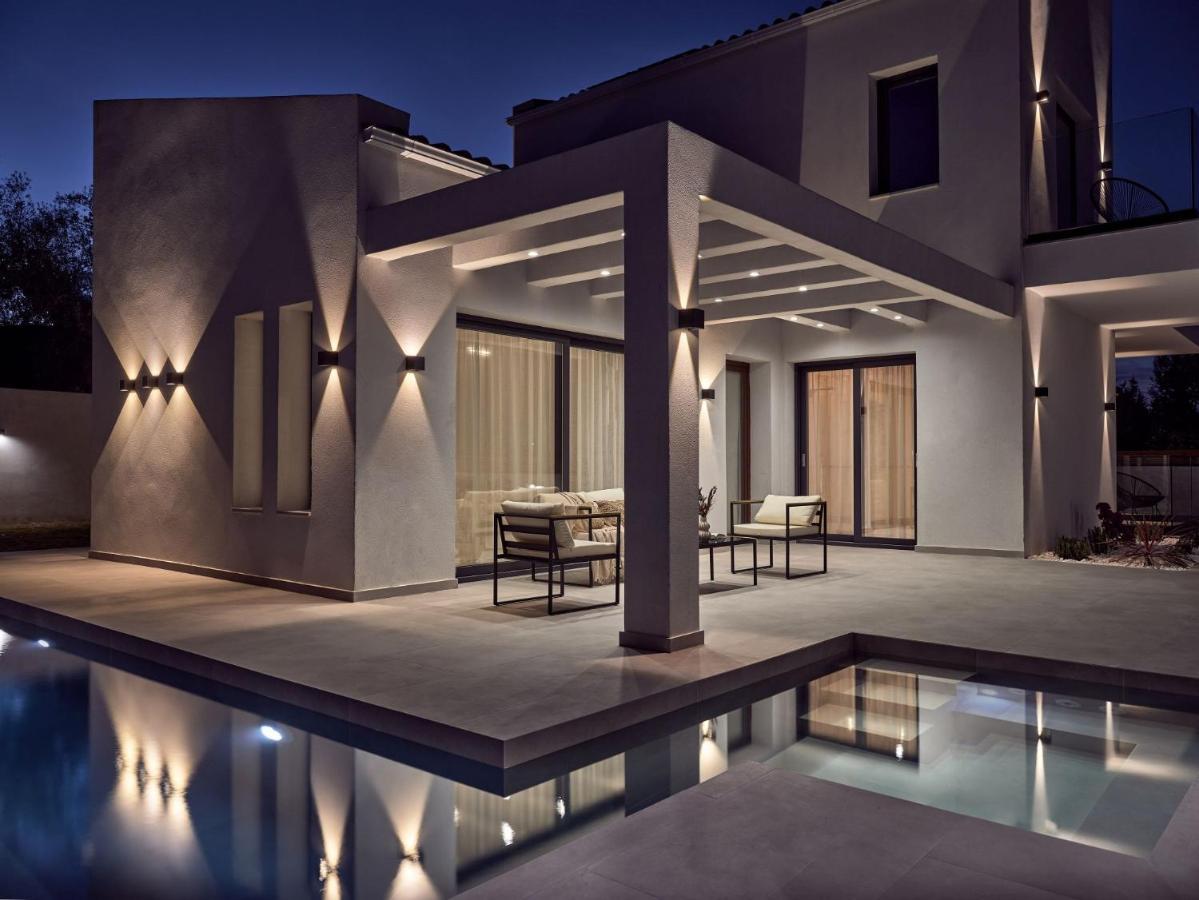 Estelle Villa, A Flamboyant Escape With Pool, By Thinkvilla Romirion Exterior photo