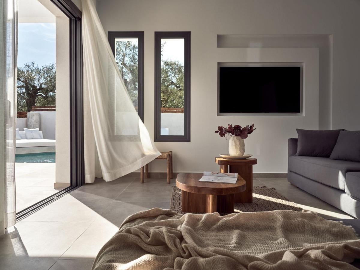 Estelle Villa, A Flamboyant Escape With Pool, By Thinkvilla Romirion Exterior photo